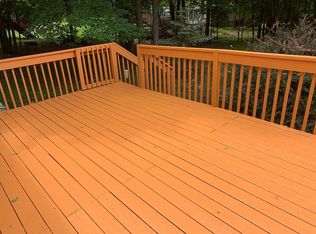 131 Roundhill Rd, Dingmans Ferry, PA 18328