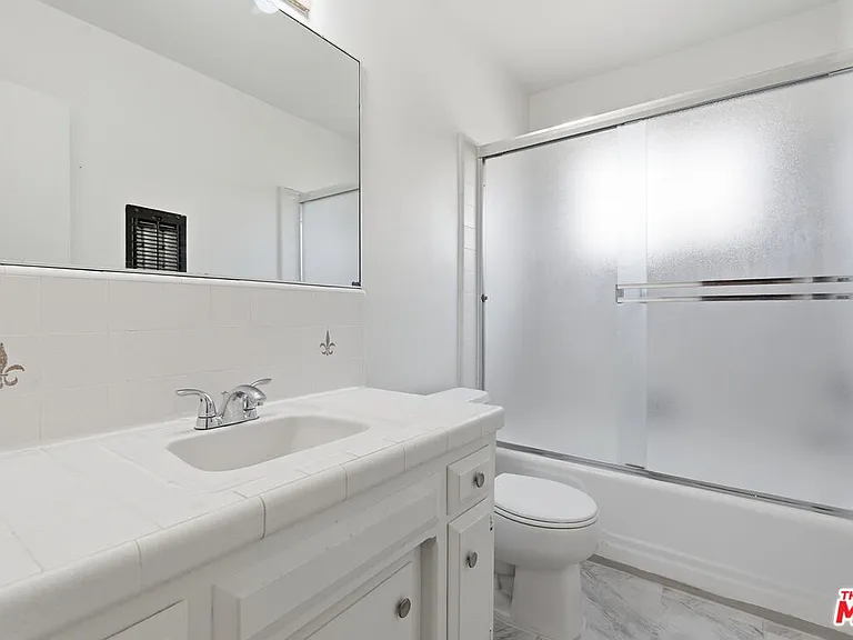 2332 S Beverly Glen Blvd #5 — Photo 8