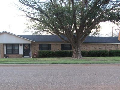 1804 N 8th St, Tahoka, TX, 79373