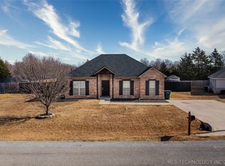 102 Cecil Cir, Calera, OK 74730