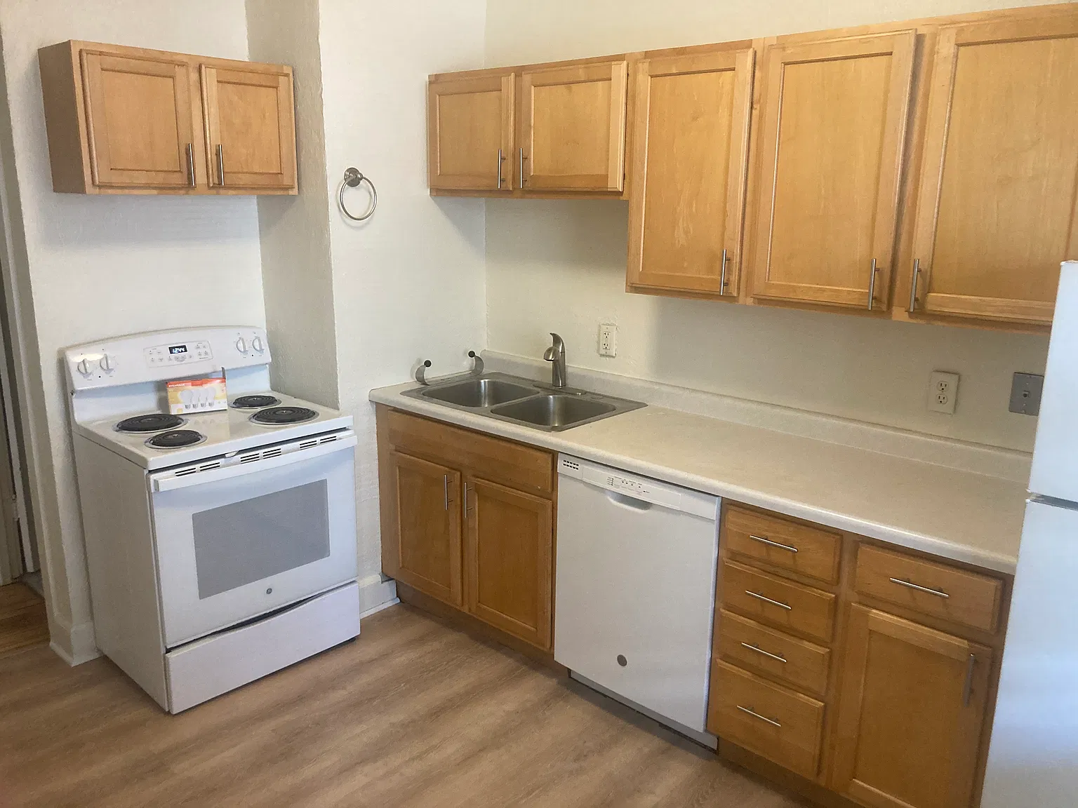 2 bed, 800 sqft, $1,300 — Photo 3