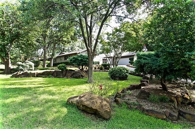 1st image of 301 Lakeland Dr
