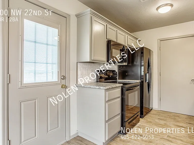 800 NW 22nd St — Photo 3