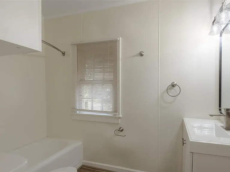 811 Sam Houston Ave #A — Photo 13