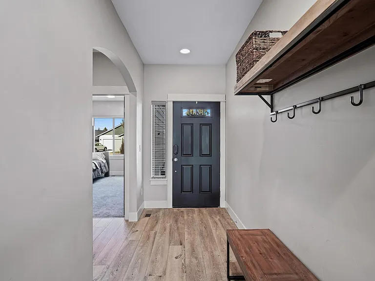 2247 NE Indigo Ln — Photo 5