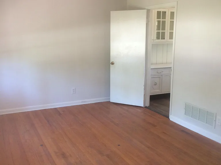 1806 Cheltenham Ln — Photo 5