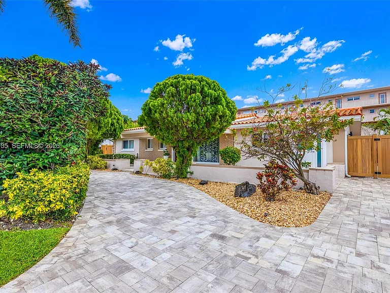 1960 Coral Reef Dr — Photo 51