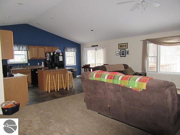 5th image of 130 Pine Knoll Dr