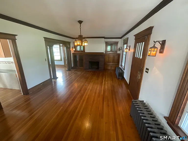1127 W Broad St — Photo 5