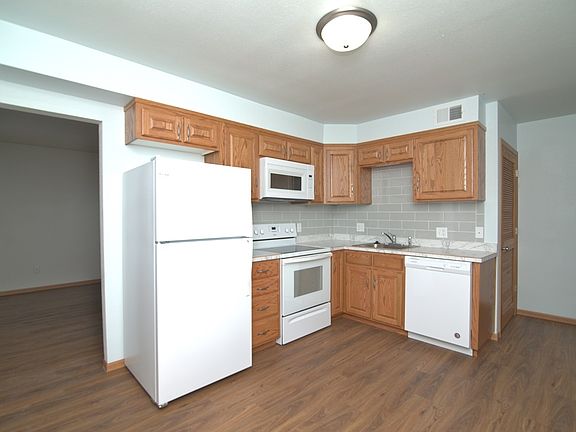 2nd image of 218 W Atchison St #10795932