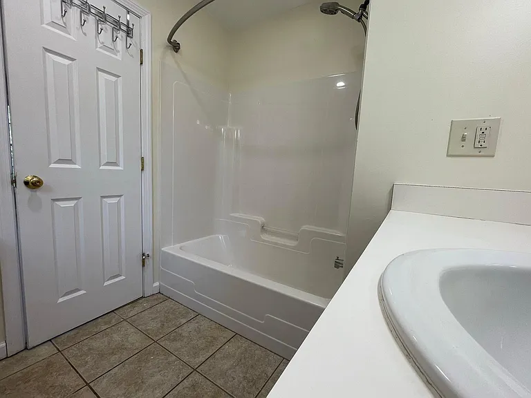 765 Hart St — Photo 44