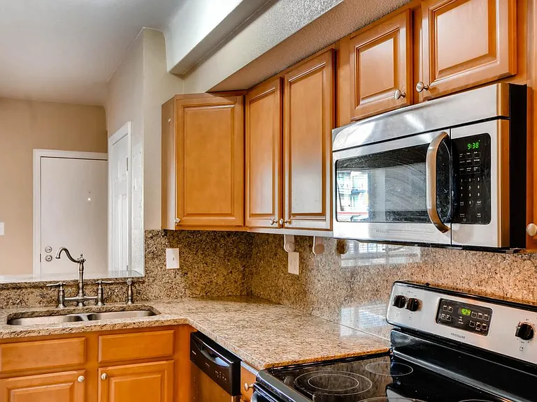 590 N Logan St #208 — Photo 5