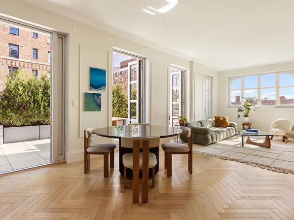 250 East 21st Street 10A image 3 of 21