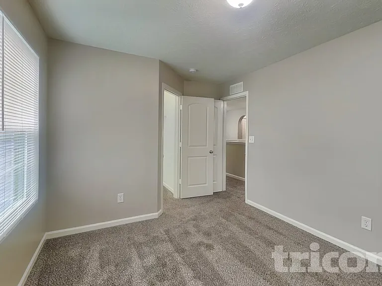 2027 Shadow Creek Blvd — Photo 12