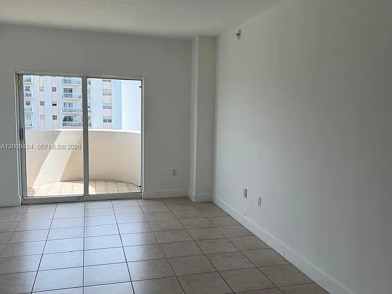 50 Menores Ave #518 — Photo 4