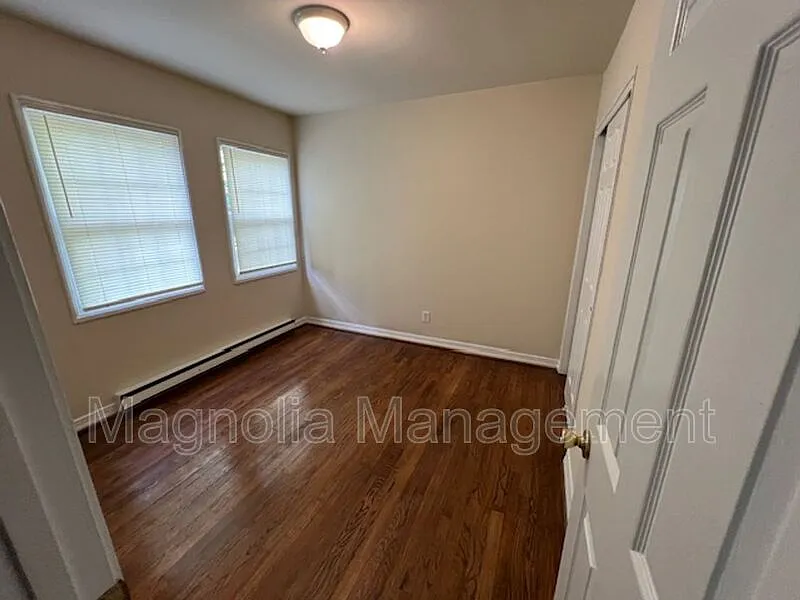 2 bed, 1.0 bath, $850 — Photo 4