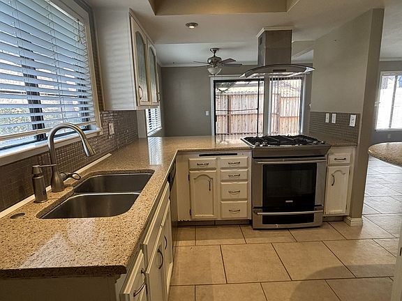5th image of 425 N Center Ct