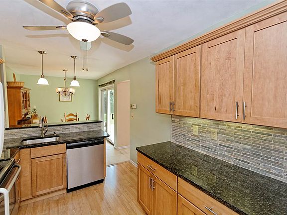 2nd image of 28 Chadwyck Sq