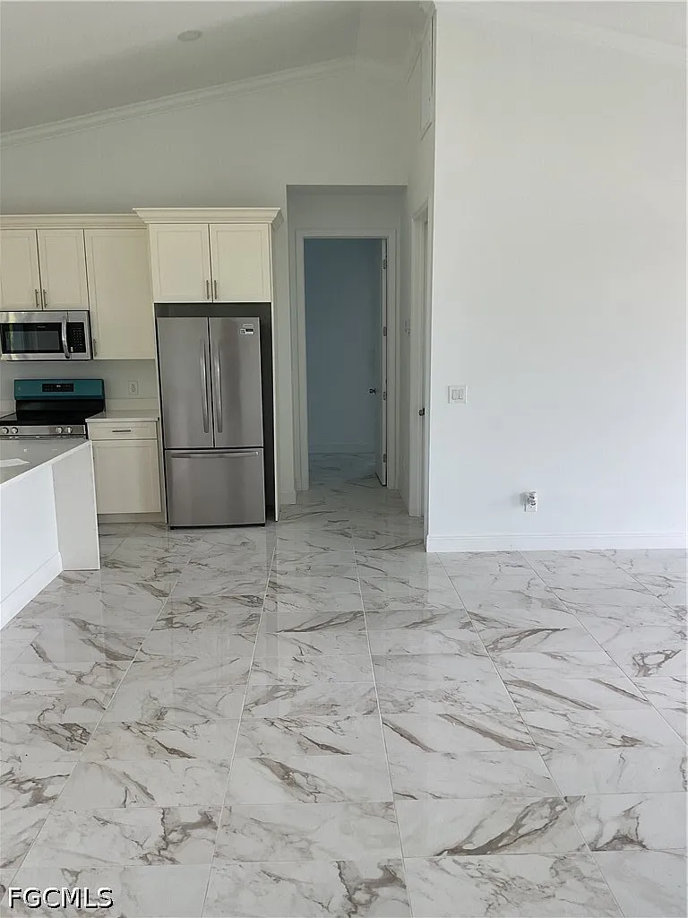 3 bed, 2.0 bath, 1752 sqft, $2,000 — Photo 4