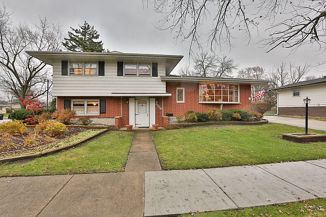 1st image of 18901 Wildwood Ave