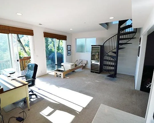 Bonus room / office / exercise room