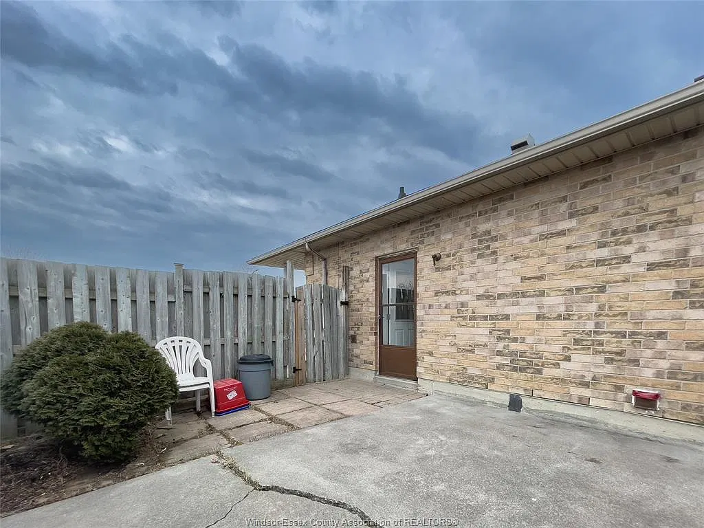 2 bed, $1,350 — Photo 2