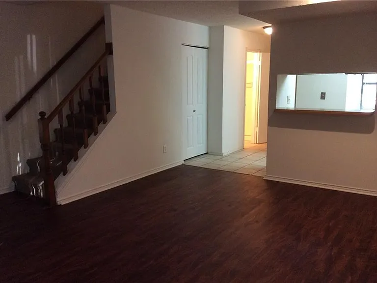 852 W Collins St — Photo 2