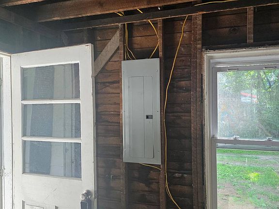 5th image of 123 E Church St