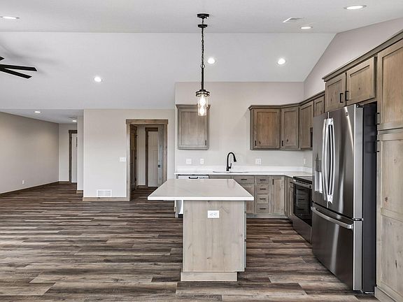 5th image of 480 Coyote Way
