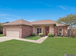 28319 Lake Sabine Dr, Livingston, LA 70754