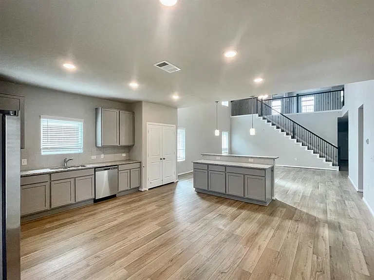 6708 Covina Ln — Photo 2