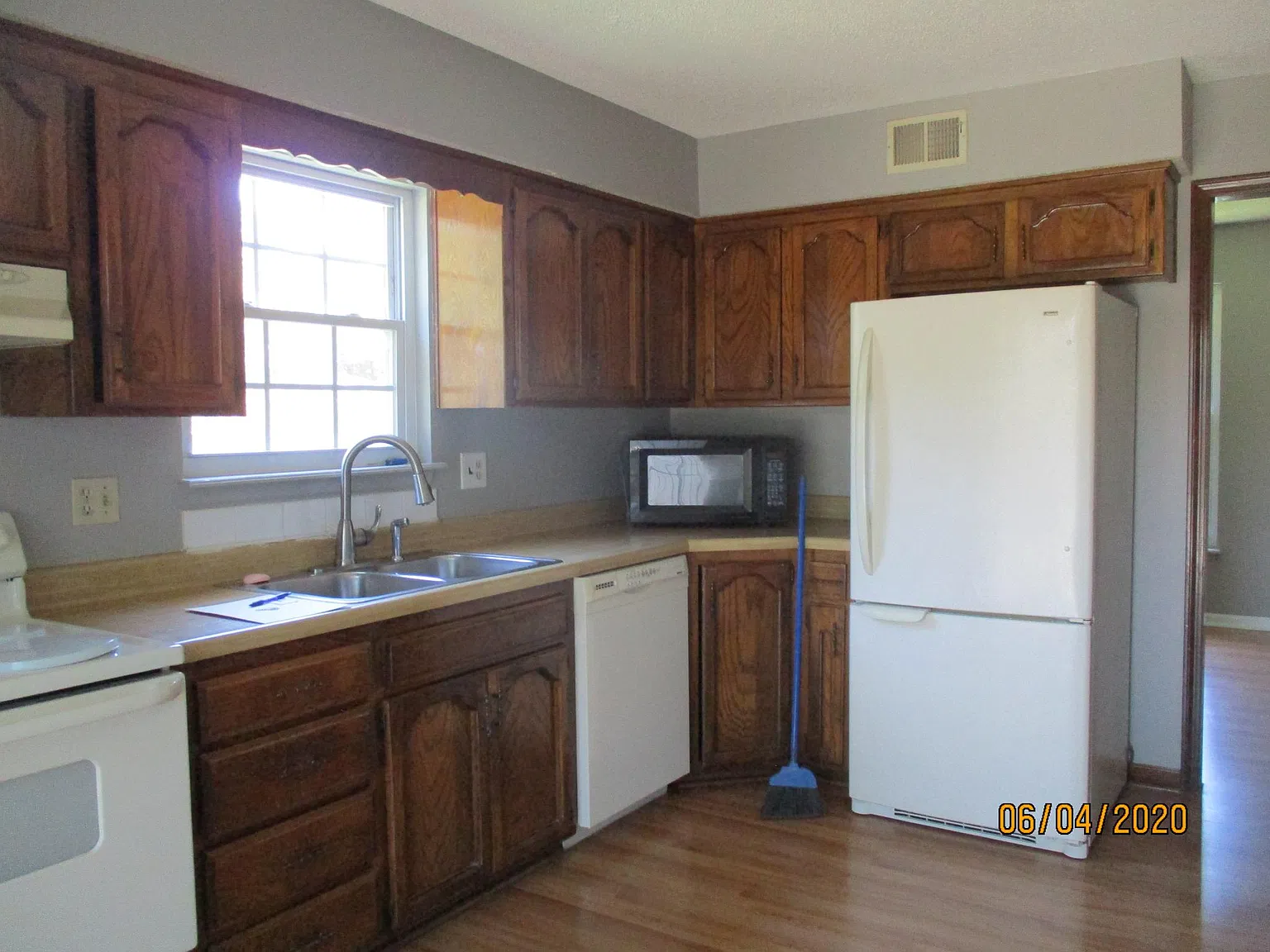 4 bed, 1000 sqft, $2,345 — Photo 3