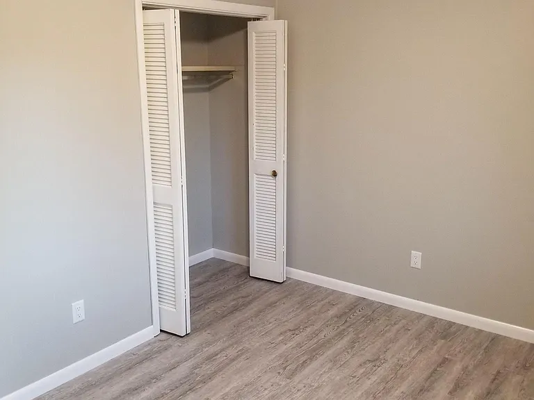 4555 N Woodbridge Rd — Photo 24