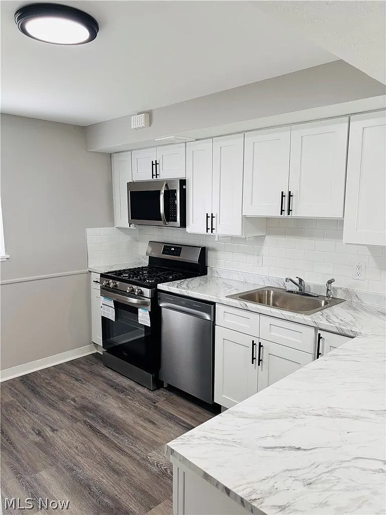 2 bed, 800 sqft, $1,500 — Photo 3