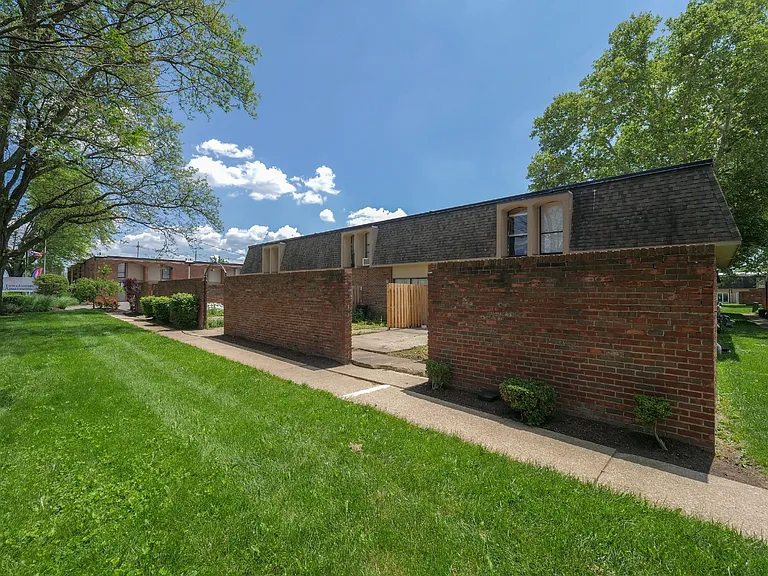 EastTownhomesApartments-33