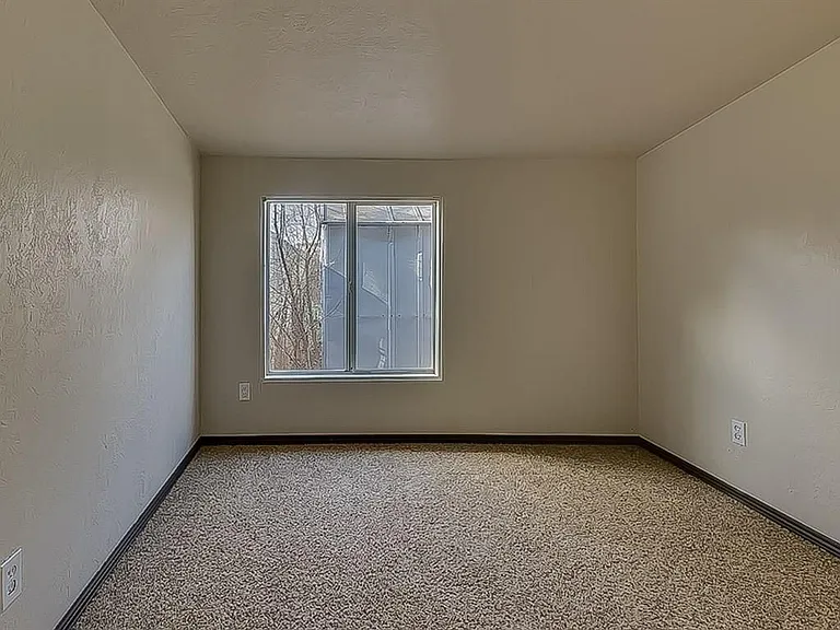 223 E Florida Ave — Photo 7