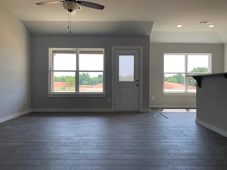 422 Red Robin St — Photo 9