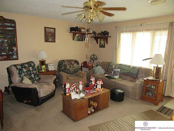 5th image of 306 Empire Ave