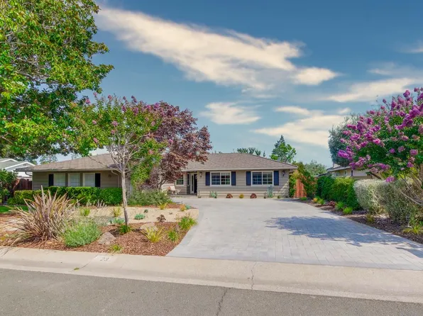 23 Carriage Ct, Los Altos, CA 94022