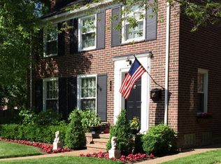 192 Fisher Rd, Grosse Pointe Farms, MI 48230