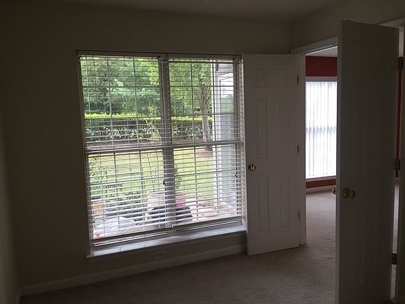 3rd image of 8201 Crossbrook Ct Unit 101