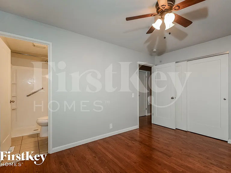 2415 Cambridge Dr — Photo 8