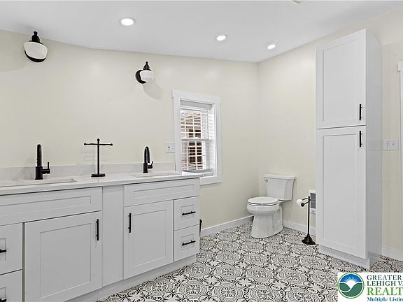 3rd image of 95 Gaffney Hill Rd