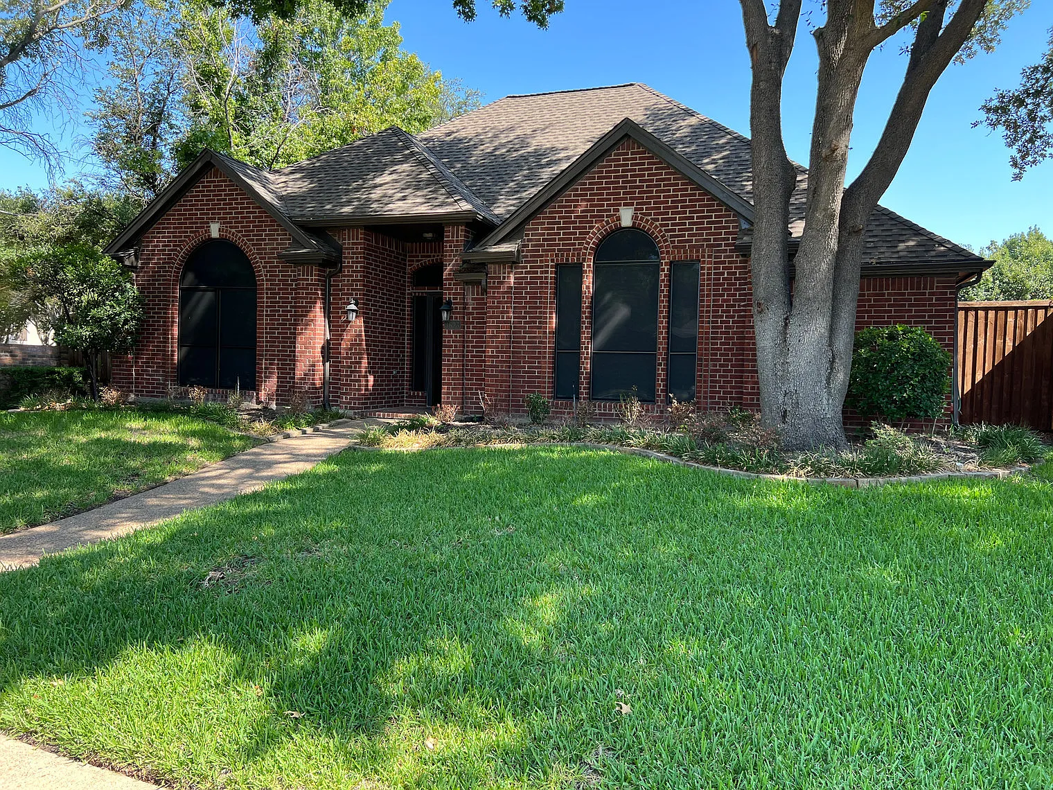 3 bed, 3.0 bath, 2195 sqft, $7,284 — Photo 2