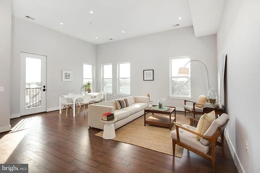 Modern 2 Bed in Park View with Private Roof Deck Access! Parking Included! — Photo 3