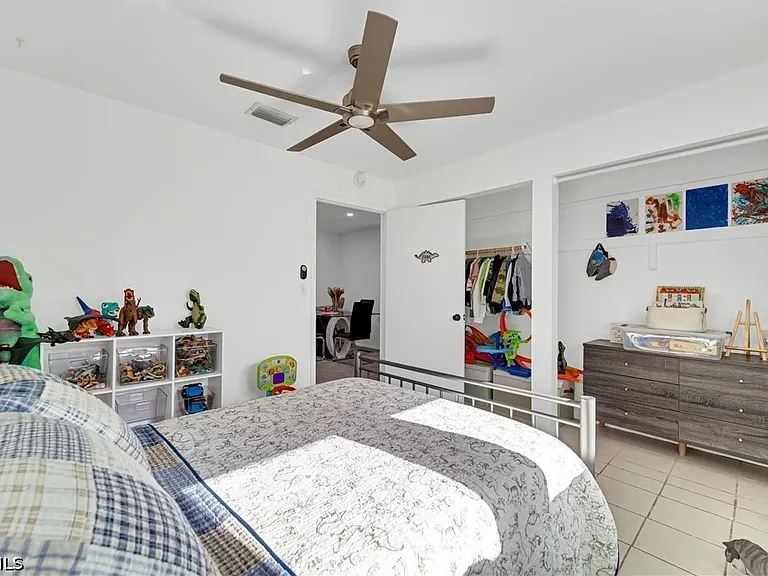 3271 Brooklyn Ave — Photo 32
