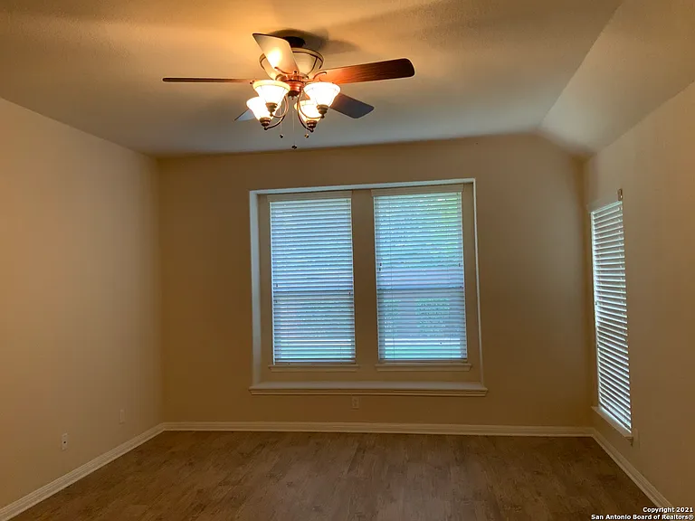 517 Thurber Dr — Photo 13