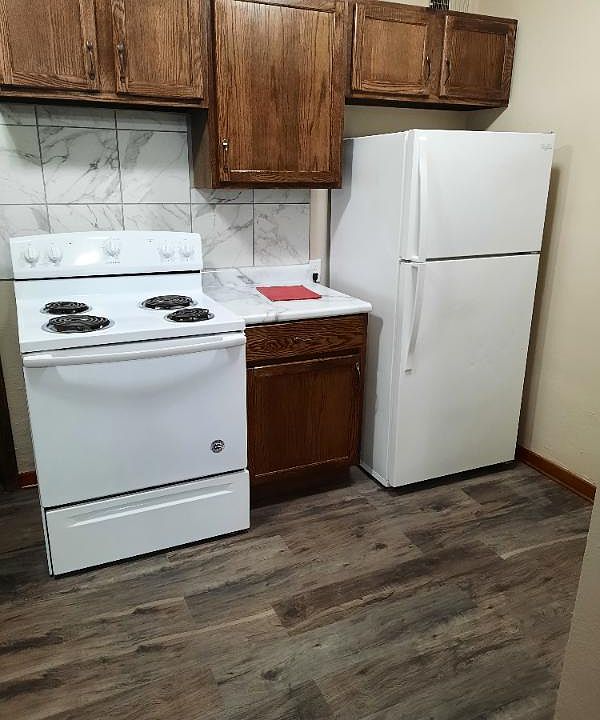 2nd image of 1687 Deckner Ave