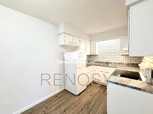 211 S Green St Photo 1