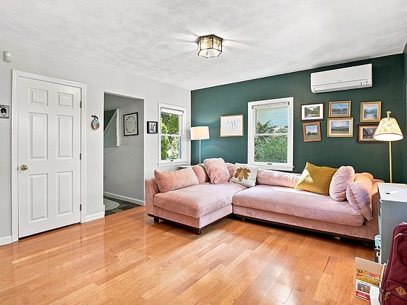 5th image of 19 Forest Ave